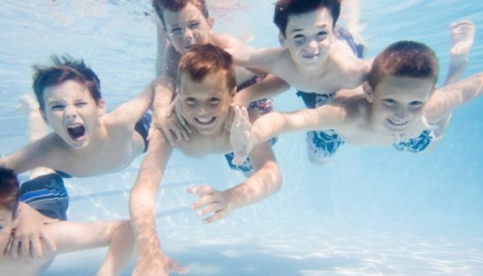 boys_underwater_512.jpg